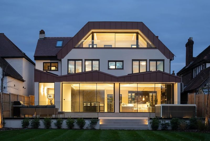 Large family home with smooth white render, rendering job for Ardor Projects Ltd by CT2 Plastering and Rendering