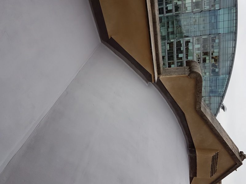 Smooth rendered wall and curved soffit detail by CT2 Plastering & Rendering, Orpington